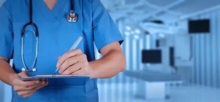 Doctors treat varicose veins on the legs